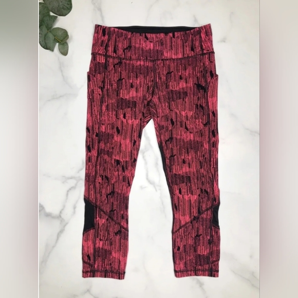 Lululemon • Coral/Black Pace Rival Crops • Sz 8 - Picture 4 of 4